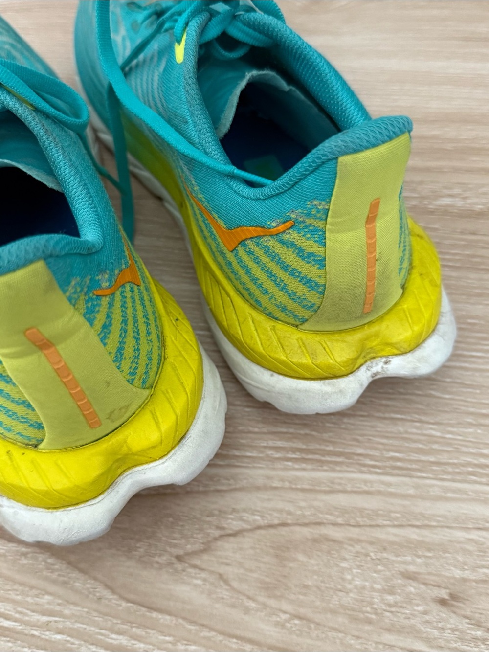 Hoka Women’s 10 B Mach 5 Sneakers Ceramic Teal Blue Yellow Workout Active - Picture 4 of 8